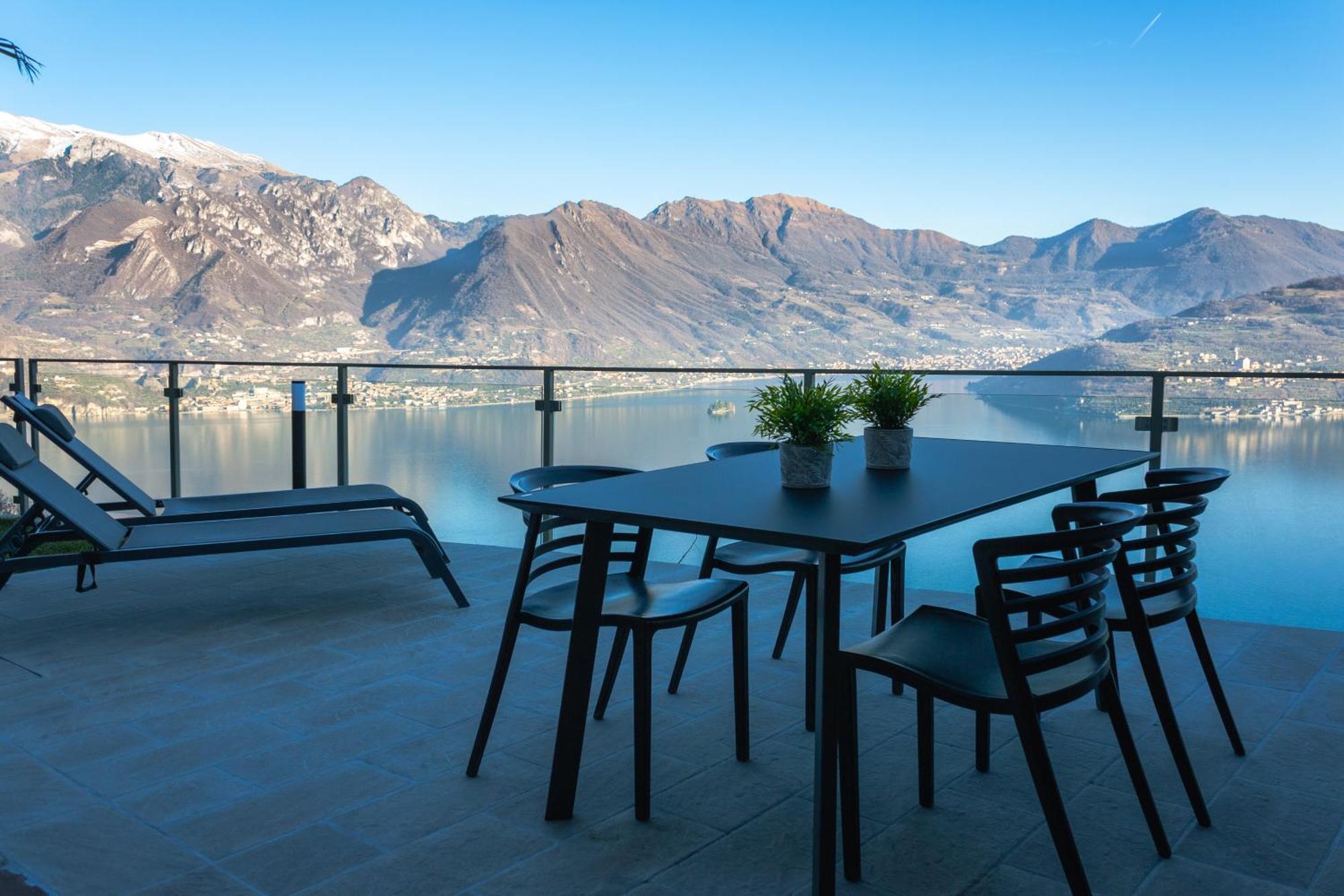 Mia Isola With Lake View, Garden And Swimming Pool Parzanica Екстериор снимка