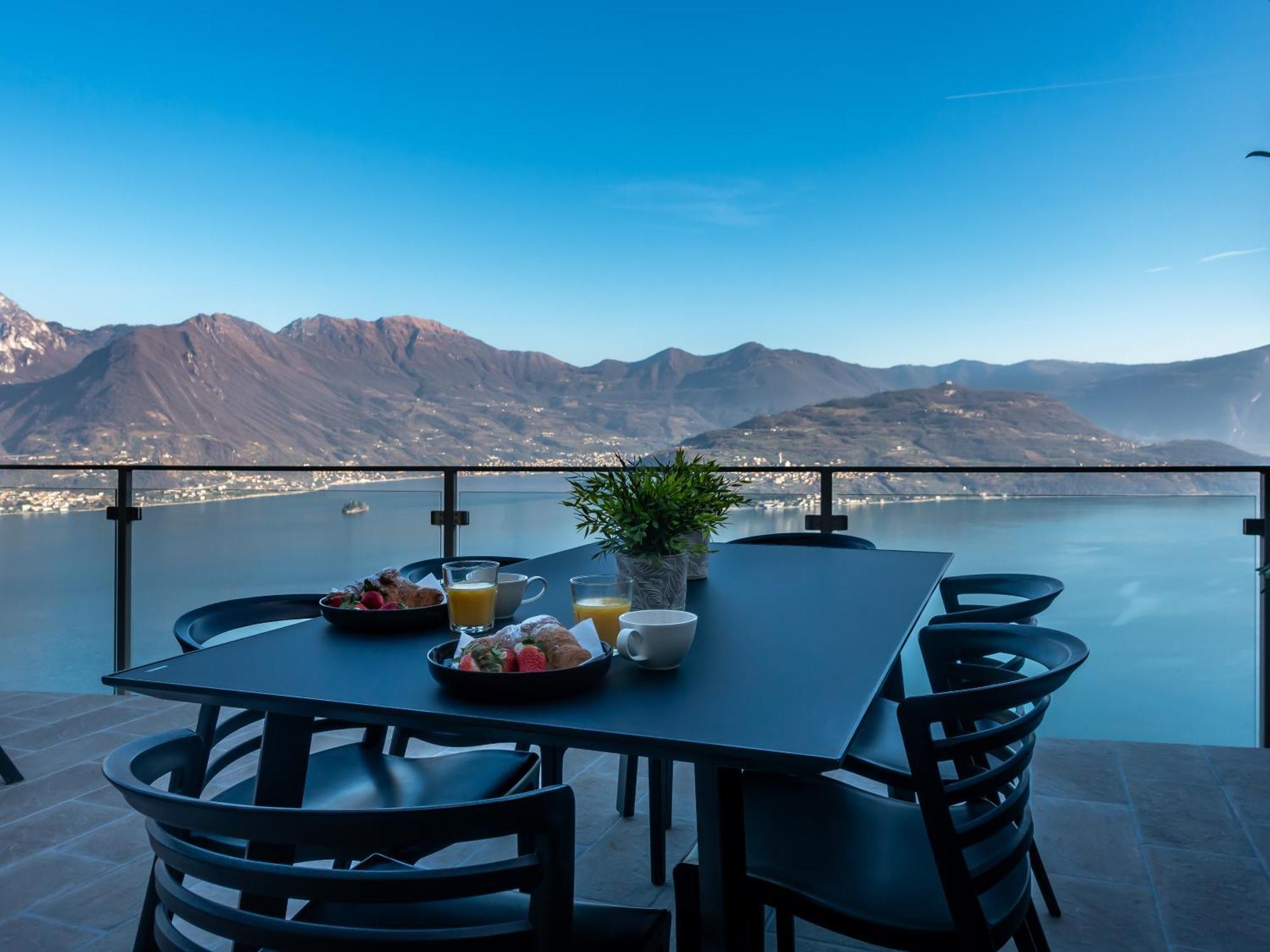 Mia Isola With Lake View, Garden And Swimming Pool Parzanica Екстериор снимка