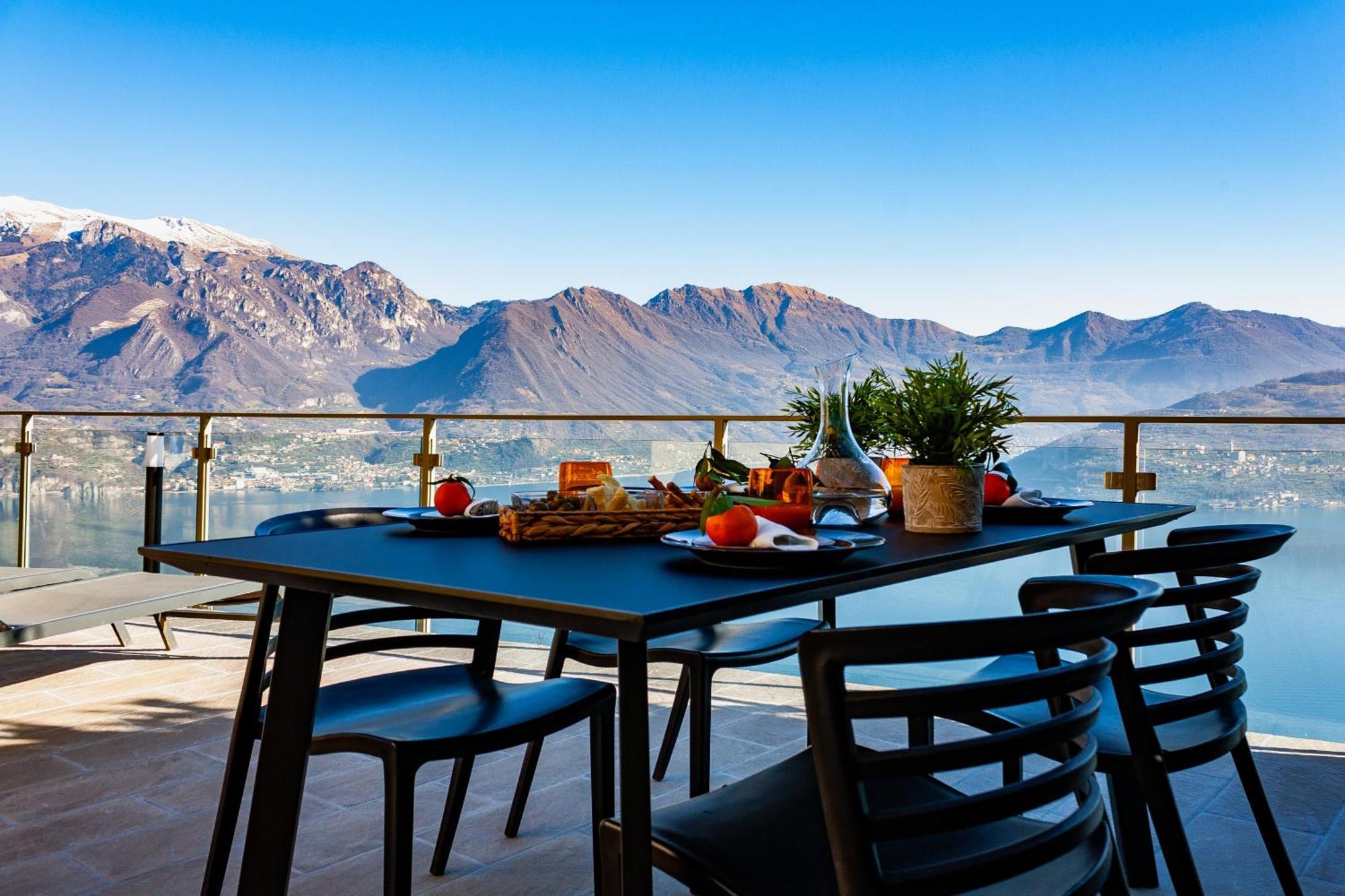 Mia Isola With Lake View, Garden And Swimming Pool Parzanica Екстериор снимка